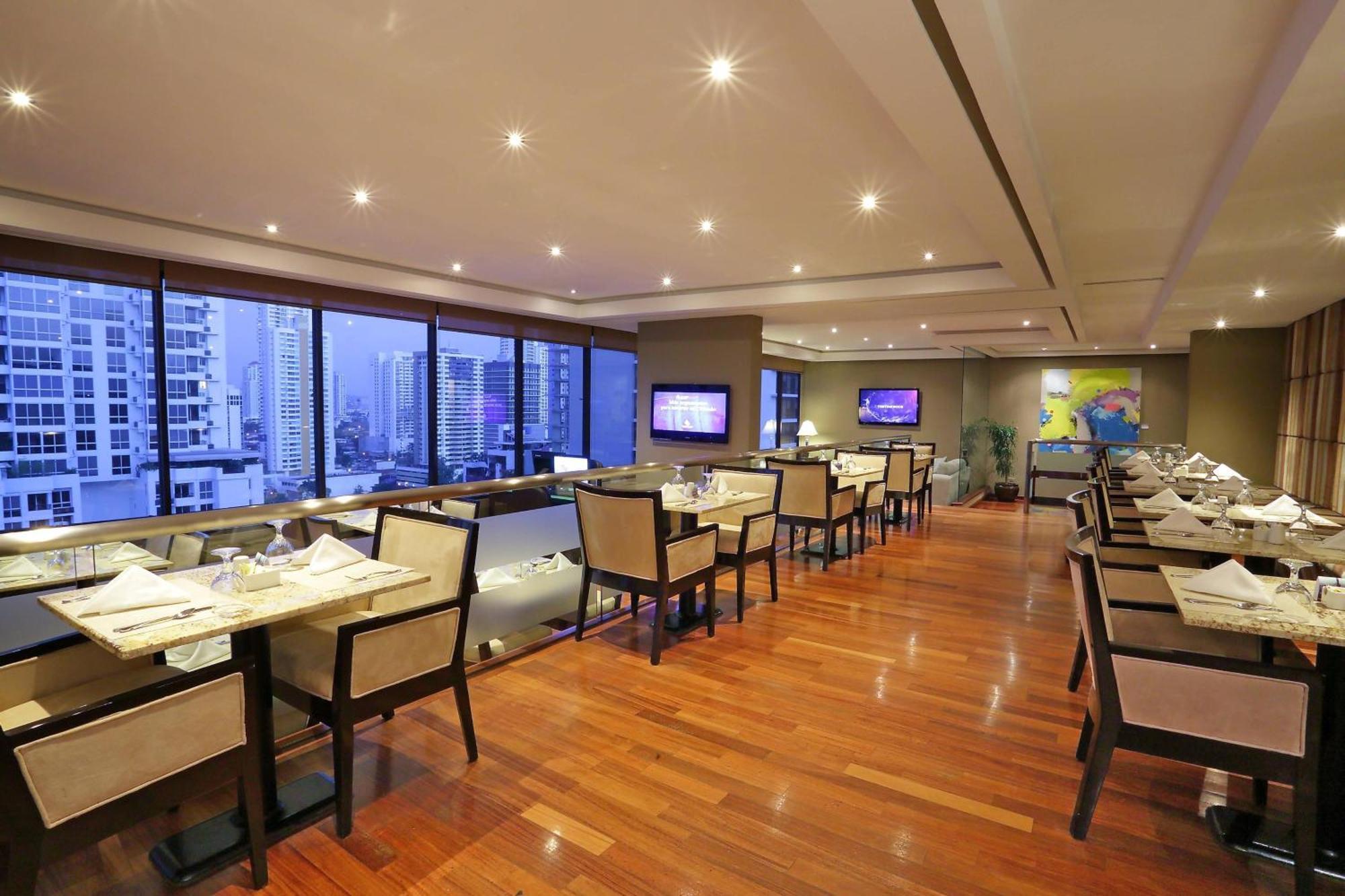 Sheraton Grand Panama Экстерьер фото Club Lounge at the 36th floor