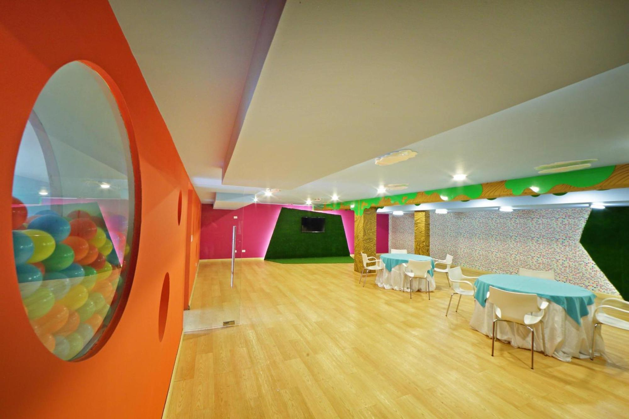 Sheraton Grand Panama Экстерьер фото The interior of the Children's Museum of Oak Park