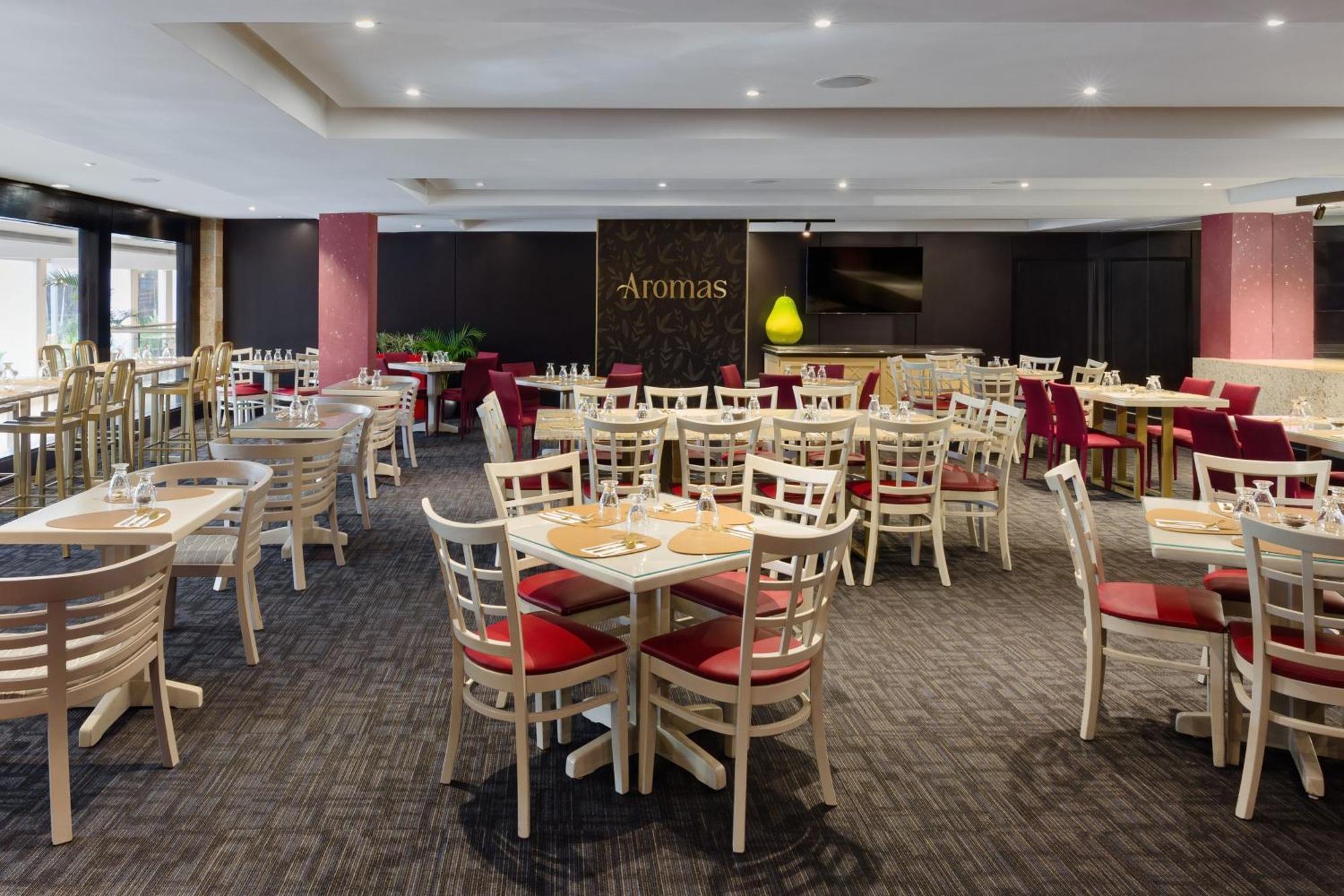 Sheraton Grand Panama Экстерьер фото A restaurant in the airport