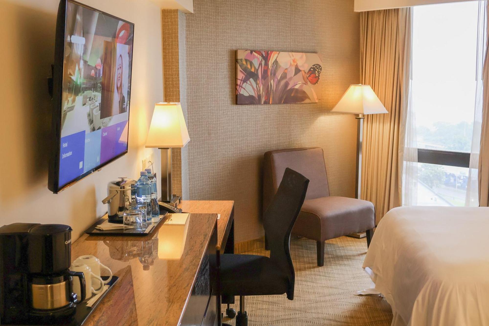 Sheraton Grand Panama Экстерьер фото A guest room at the Hilton San Francisco