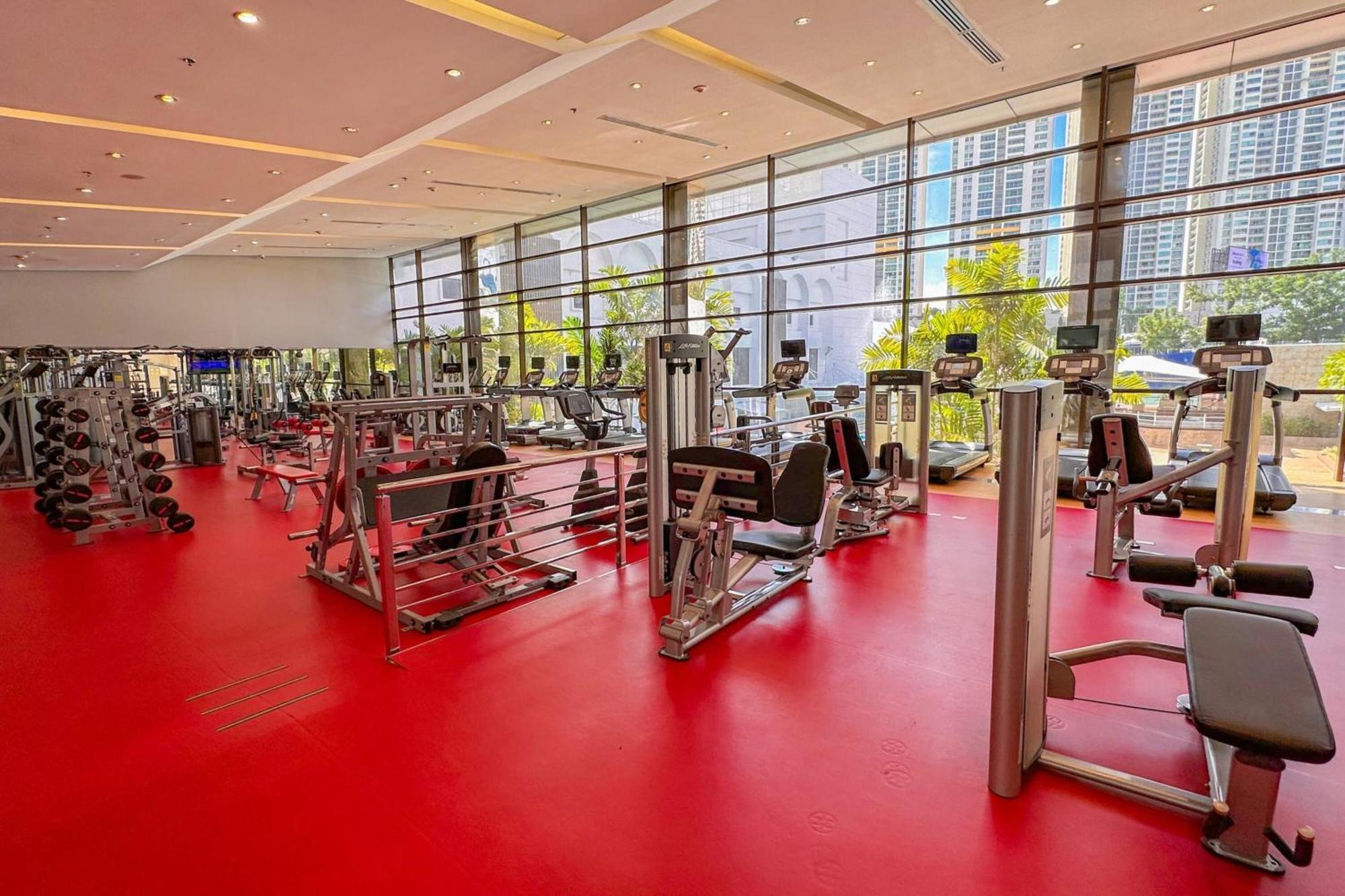 Sheraton Grand Panama Экстерьер фото The gym at the hotel