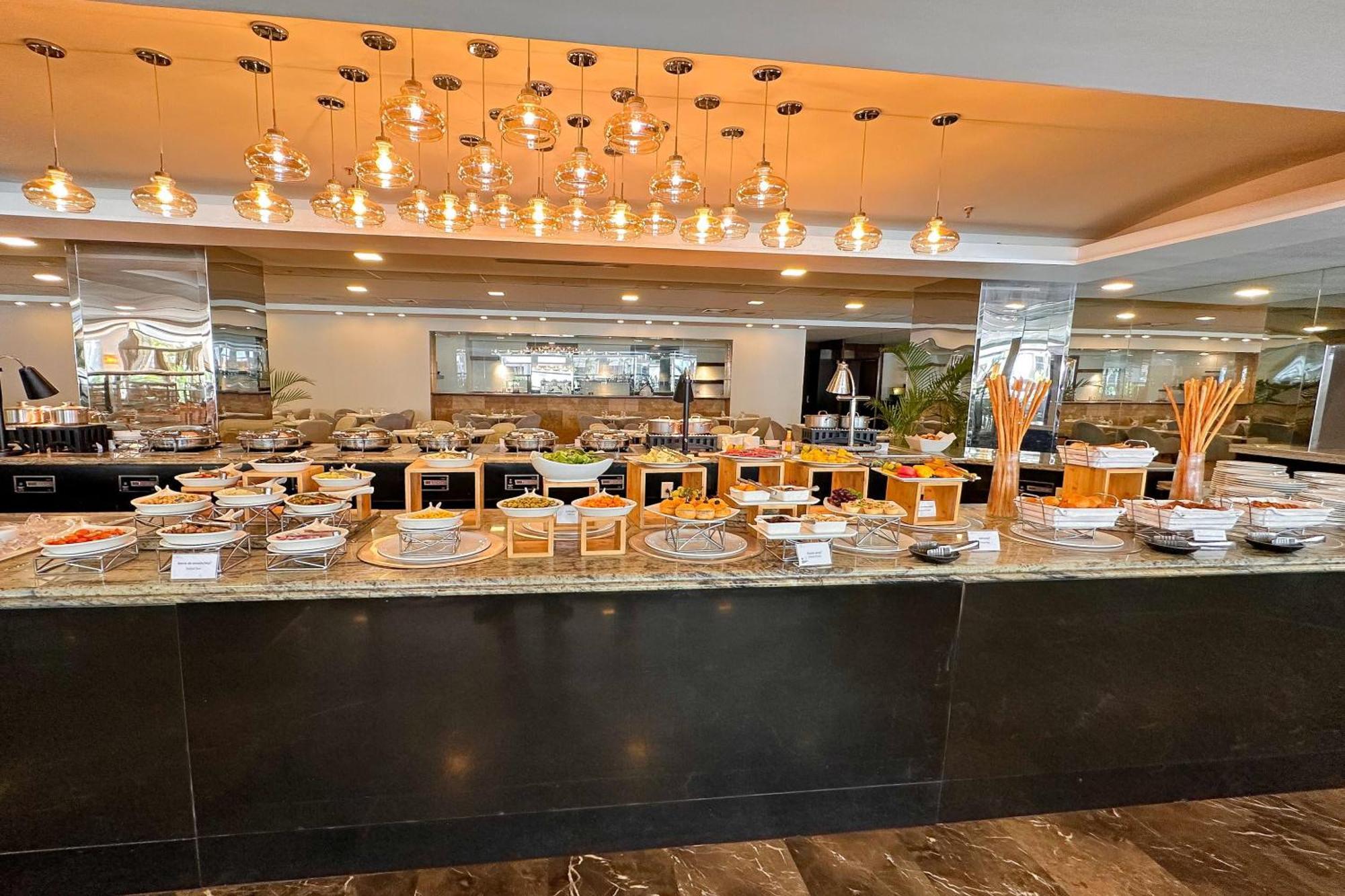 Sheraton Grand Panama Экстерьер фото The buffet at the hotel